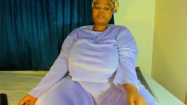 Snapshot of ThickLeeyanaXX chatting on June 2026 03:19:02 AM ThickLeeyanaXX online show from June 2026 03:19:02 AM