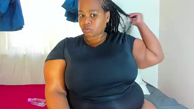 Snapshot of ThickLeeyanaXX chatting on June 2026 07:02:01 AM ThickLeeyanaXX online show from June 2026 07:02:01 AM