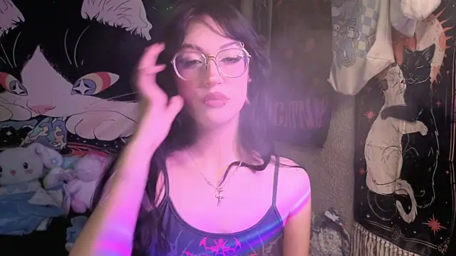 Snapshot of RavennaCrow chatting on December 2025 05:44:02 PM RavennaCrow online show from December 2025 05:44:02 PM