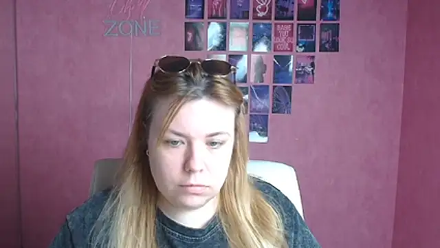Snapshot of SusannaNight chatting on May 2026 05:25:02 AM SusannaNight online show from May 2026 05:25:02 AM