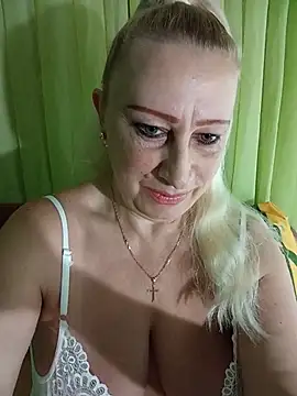 Snapshot of Esenia505 chatting on July 2026 01:41:02 AM Esenia505 online show from July 2026 01:41:02 AM
