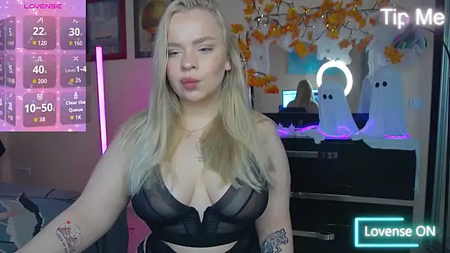 Snapshot of LisaCandy1 chatting on October 2025 08:04:02 AM LisaCandy1 online show from October 2025 08:04:02 AM