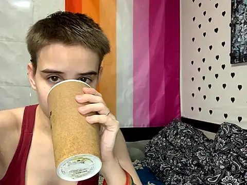 Snapshot of Kim_Ray chatting on October 2025 02:07:01 PM Kim Ray online show from October 2025 02:07:01 PM