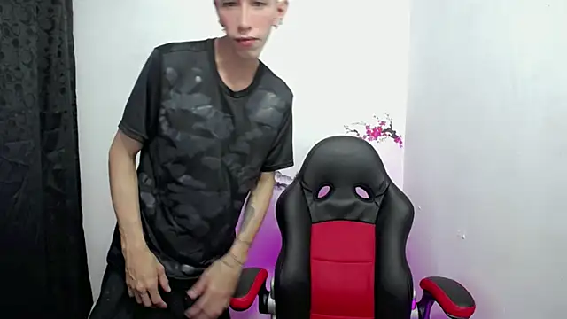 The latin boy online show from November 2025 02:05:02 PM