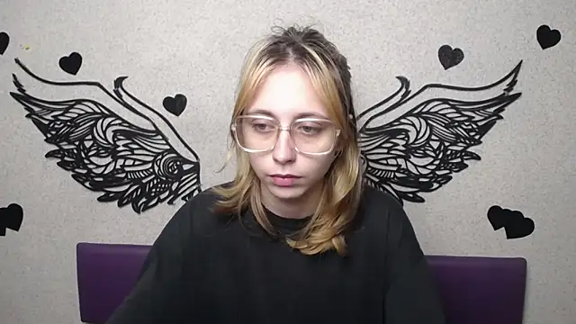 TracyLll online show from November 2025 12:15:02 PM