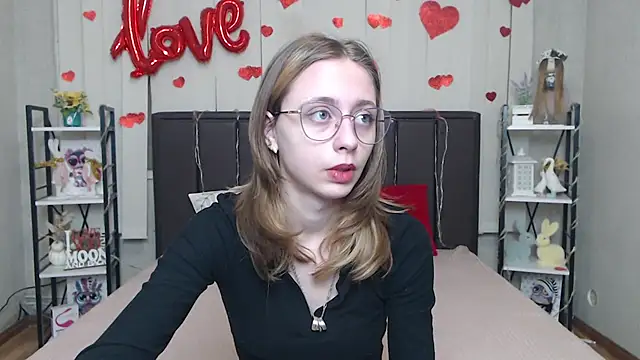 TracyLll online show from February 2026 06:10:02 AM