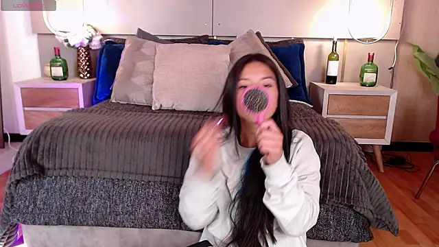 Skay bluee online show from November 2025 01:22:01 PM