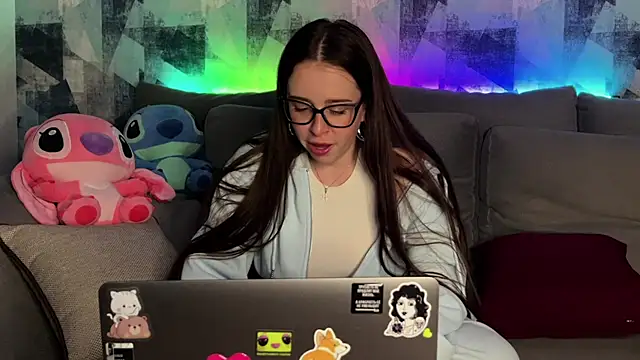 Snapshot of OhNicolle chatting on November 2025 09:35:01 PM OhNicolle online show from November 2025 09:35:01 PM