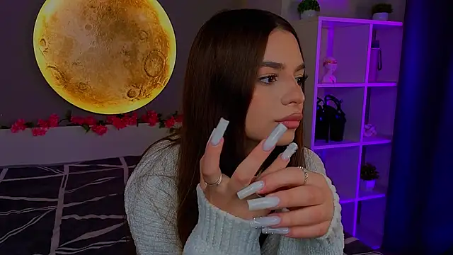 LauraHansil online show from April 2026 07:08:02 PM