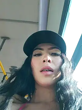 Moon And Sunn online show from November 2025 01:02:01 PM