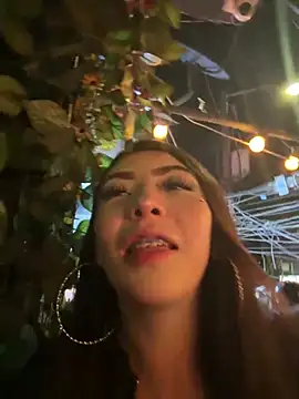 Moon And Sunn online show from April 2026 01:47:01 AM