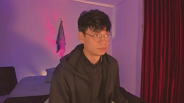 estmonnn online show from December 2025 01:21:02 AM