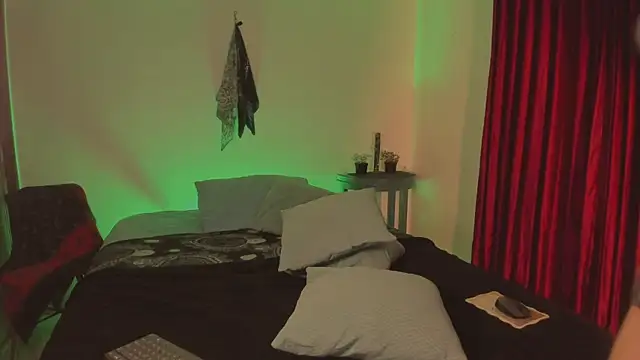 estmonnn online show from December 2025 12:05:02 AM