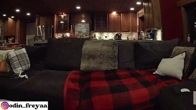 Odin Freya online show from November 2025 02:25:01 AM