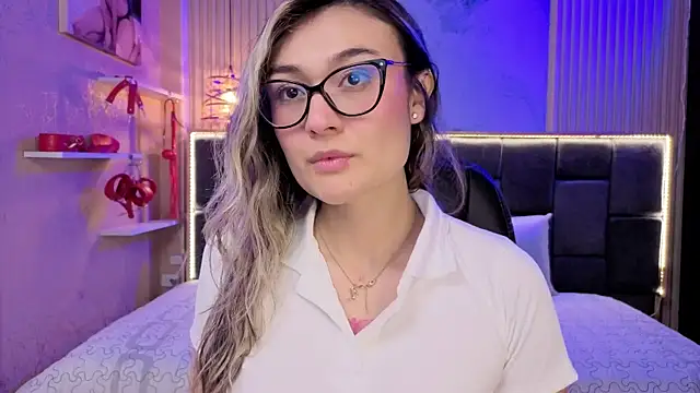 Im-Lola online show from November 2025 08:05:01 PM