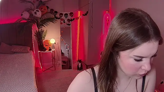 Snapshot of Alice_Bloome chatting on November 2025 05:42:01 AM Alice Bloome online show from November 2025 05:42:01 AM