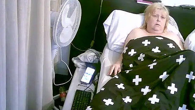 Snapshot of Sylviastar46 chatting on November 2025 08:42:01 PM Sylviastar46 online show from November 2025 08:42:01 PM