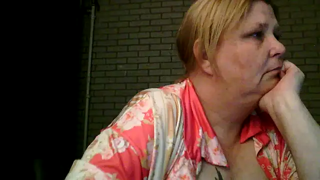 Sylviastar46 online show from April 2026 07:07:02 PM