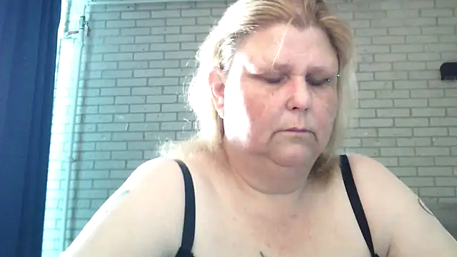 Sylviastar46 online show from April 2026 03:48:02 PM