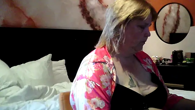 Sylviastar46 online show from May 2026 03:08:02 PM
