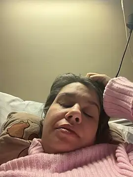 Carolineisback online show from March 2026 05:08:02 PM