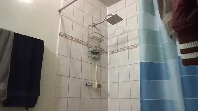 ezrah23 online show from December 2025 04:34:01 PM