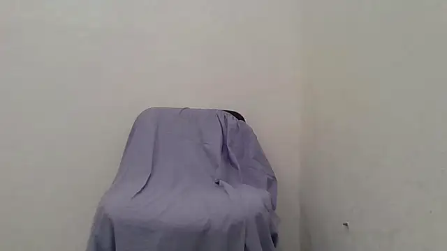 Snapshot of Little_Milf_5 chatting on November 2025 06:39:01 PM Little Milf 5 online show from November 2025 06:39:01 PM