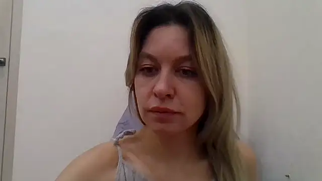 Snapshot of Little_Milf_5 chatting on November 2025 03:34:01 PM Little Milf 5 online show from November 2025 03:34:01 PM