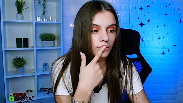 lisa dark  online show from June 2026 02:33:01 PM