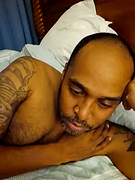 Snapshot of TraddyZaddy chatting on October 2025 03:51:02 AM TraddyZaddy online show from October 2025 03:51:02 AM