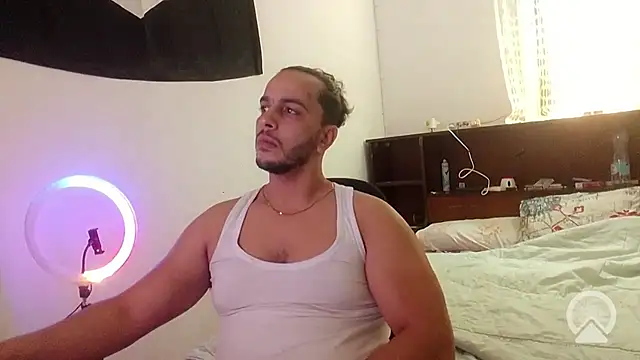 Snapshot of the_luxe_ chatting on November 2025 08:52:02 PM the luxe online show from November 2025 08:52:02 PM