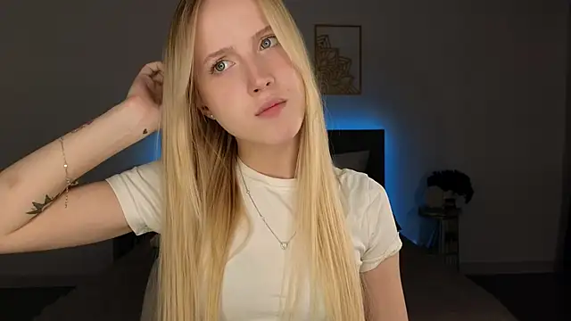 Snapshot of adele_armass chatting on May 2026 09:11:02 PM adele armass online show from May 2026 09:11:02 PM