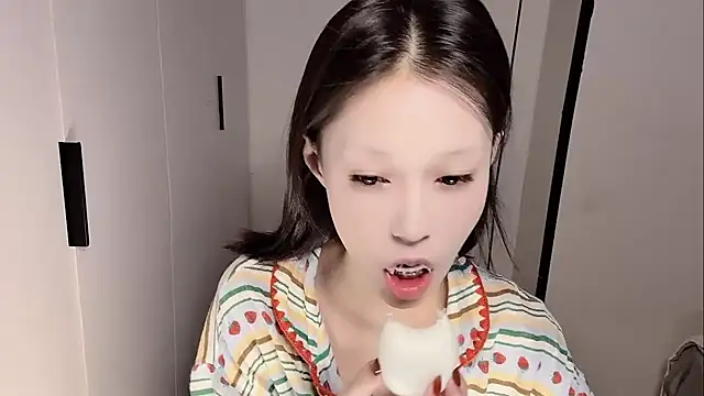 yuyu-33 online show from November 2025 02:10:01 AM