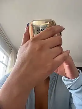 Elina Hills online show from April 2026 06:07:01 PM