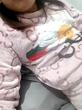 Snapshot of Elina_99 chatting on November 2025 04:22:02 AM Elina 99 online show from November 2025 04:22:02 AM