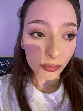 LilluKatten online show from March 2026 12:43:01 PM