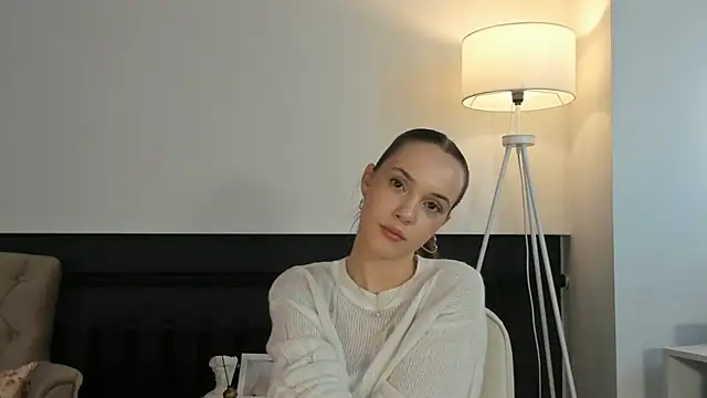 Snapshot of TovaDage chatting on October 2025 09:10:01 AM TovaDage online show from October 2025 09:10:01 AM