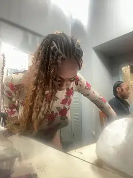 MadameMuse online show from April 2026 01:42:02 AM