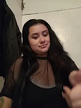 CurvyNoir online show from April 2026 04:45:02 PM