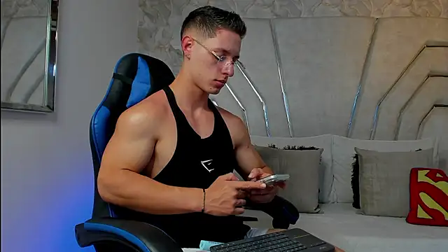 MAXTHOMSON online show from March 2026 01:31:02 AM