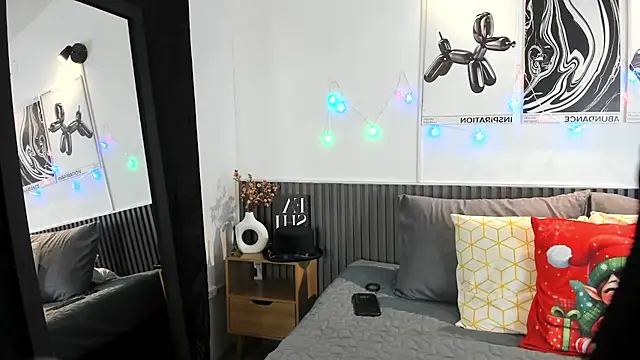 Cloe Bonne online show from December 2025 08:59:02 PM