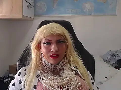 VanesaCrossic online show from April 2026 07:51:02 AM