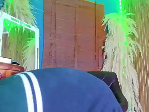 Leo Glow online show from December 2025 09:05:02 AM