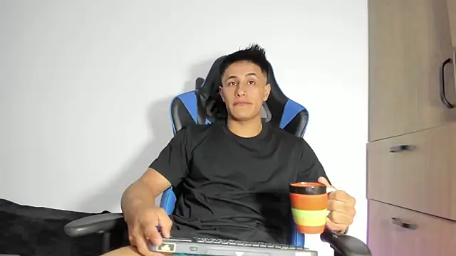 dorman boy online show from February 2026 04:33:01 AM