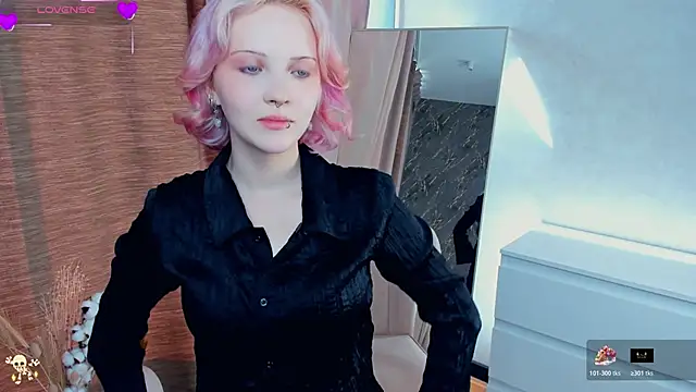 Snapshot of LorenzaGrill chatting on November 2025 06:58:02 AM LorenzaGrill online show from November 2025 06:58:02 AM