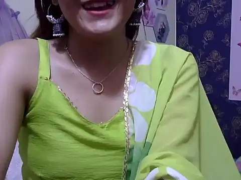 maira 33 online show from April 2026 04:33:02 PM