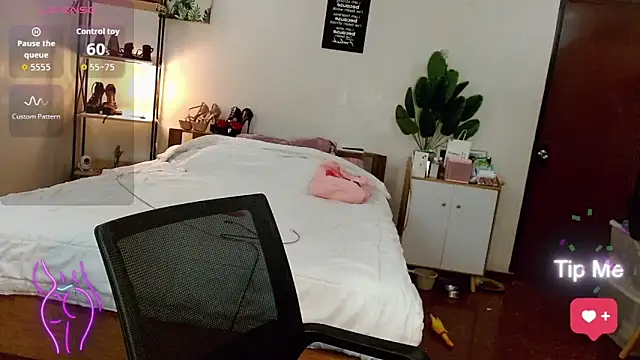 Lolitaloove69 online show from November 2025 06:04:02 PM