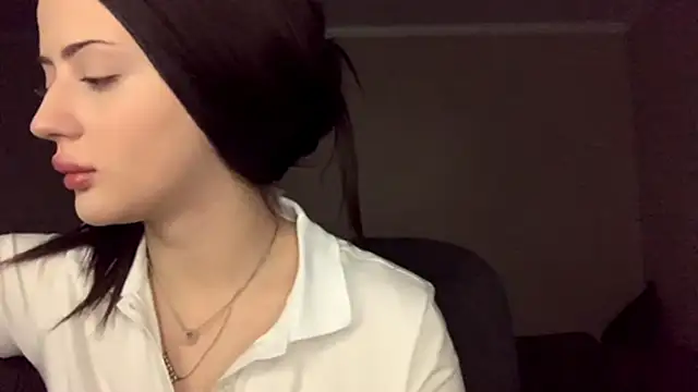 Snapshot of RuthGarner chatting on October 2025 02:40:01 PM RuthGarner online show from October 2025 02:40:01 PM