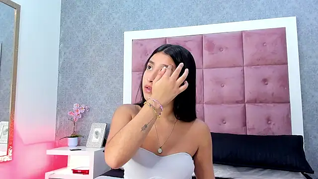 ailenaranda online show from November 2025 12:31:02 PM