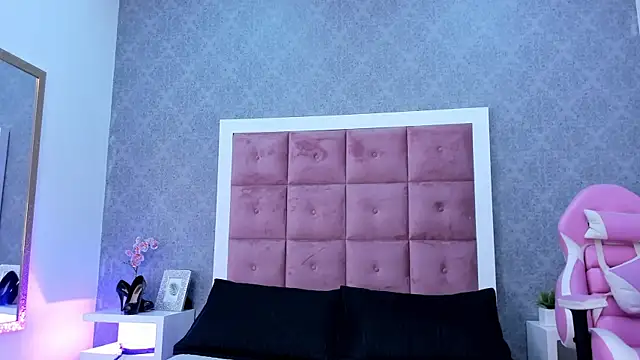 ailenaranda online show from November 2025 12:30:01 PM